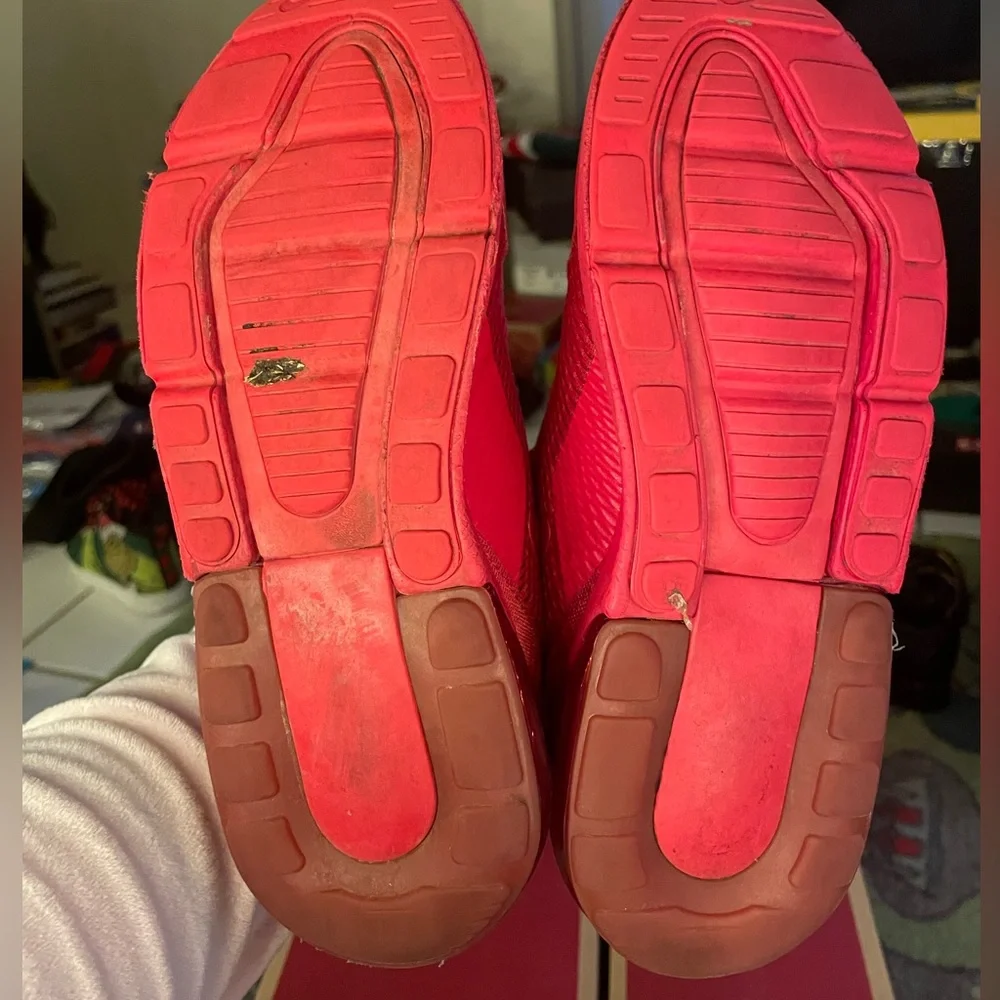 Red nikes - Picture 4 of 4